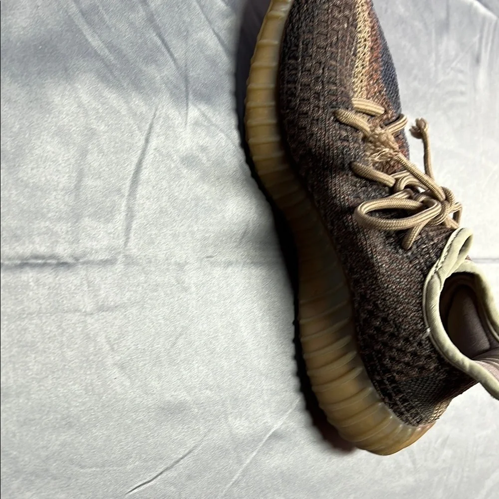 Yeezy Boost 350 v2 unisex UK size 4 brown/ blue us 4 1/2 used - Picture 12 of 16